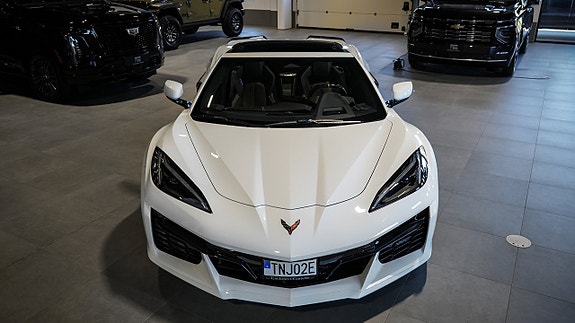 Chevrolet Corvette 3 of 5