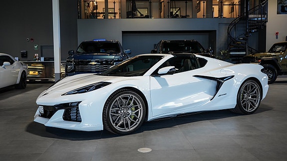 Chevrolet Corvette 2 of 5