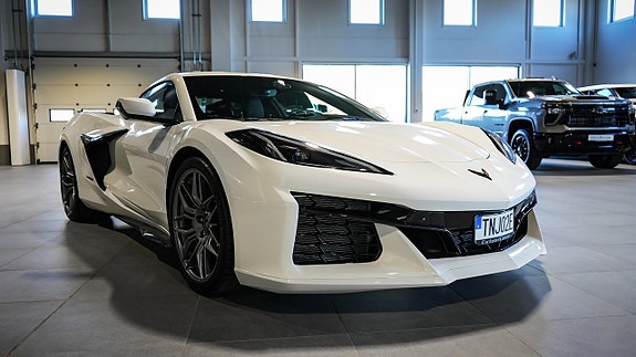 Chevrolet Corvette 4 of 5