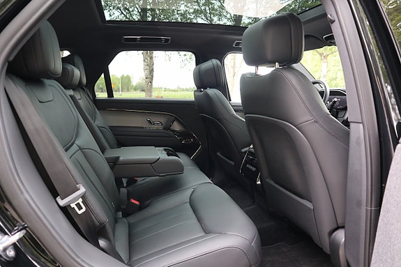 Land Rover Range Rover Sport 12 of 17