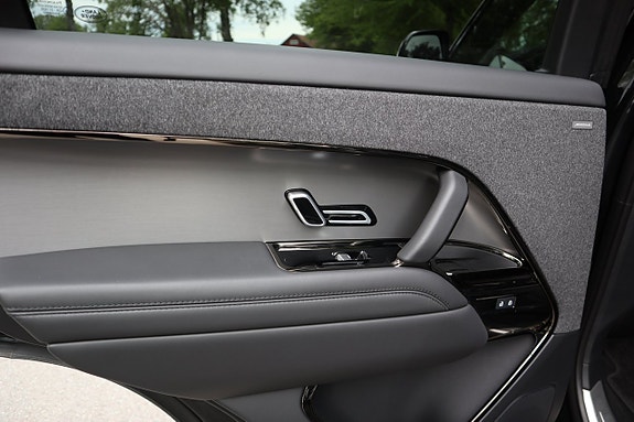 Land Rover Range Rover Sport 9 of 17