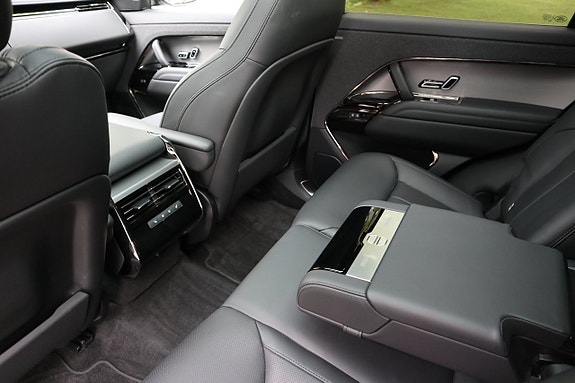 Land Rover Range Rover Sport 8 of 17