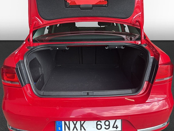 Volkswagen Passat 11 of 13