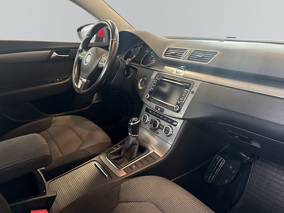 Volkswagen Passat 10 of 13
