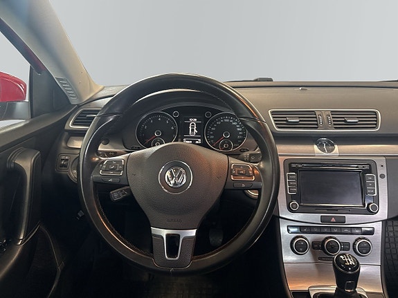 Volkswagen Passat 12 of 13