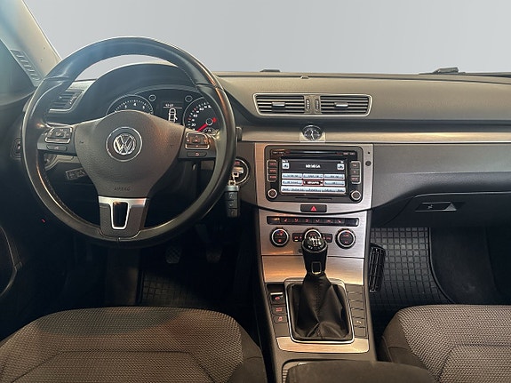Volkswagen Passat 9 of 13