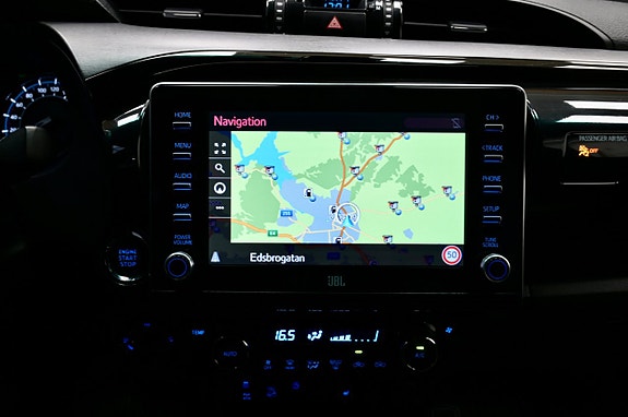 Toyota HiLux 21 of 23