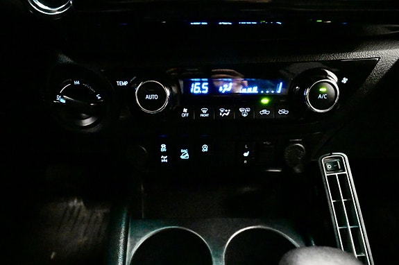 Toyota HiLux 20 of 23