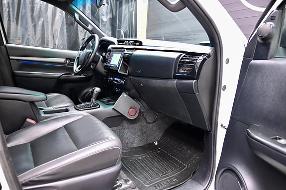 Toyota HiLux 9 of 23