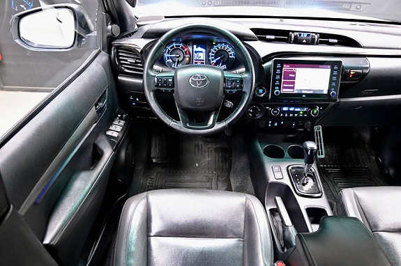 Toyota HiLux 13 of 23