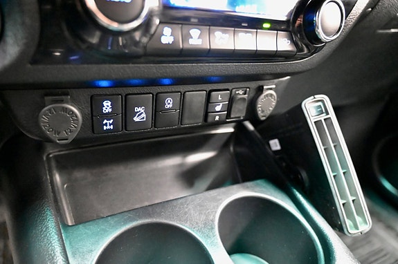 Toyota HiLux 19 of 23