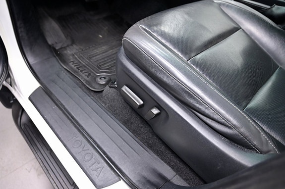 Toyota HiLux 15 of 23