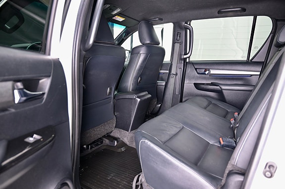 Toyota HiLux 8 of 23