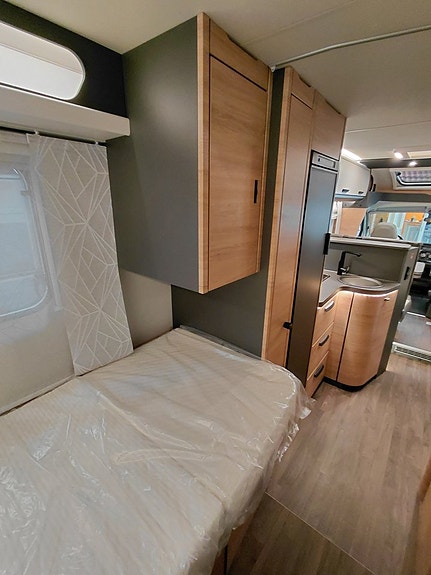 Knaus L!VE TI PLATINUM SELECTION 700 MEG 8 of 13
