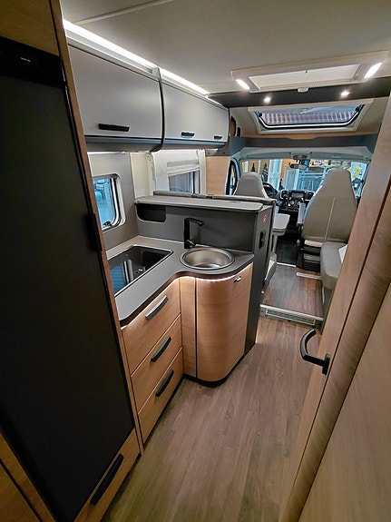 Knaus L!VE TI PLATINUM SELECTION 700 MEG 9 of 13