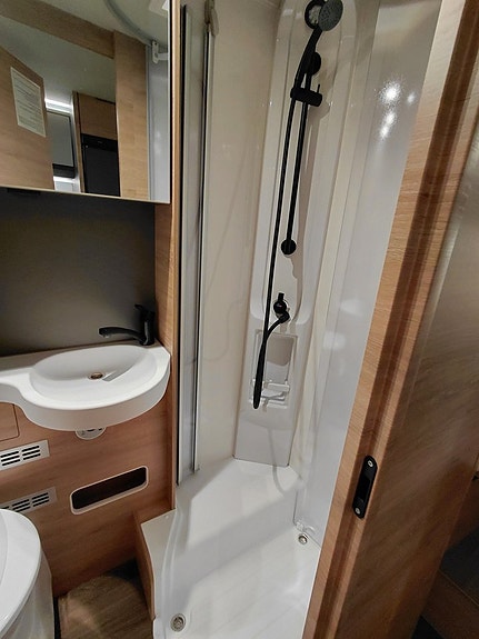 Knaus L!VE TI PLATINUM SELECTION 700 MEG 12 of 13
