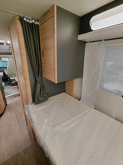 Knaus L!VE TI PLATINUM SELECTION 700 MEG 7 of 13