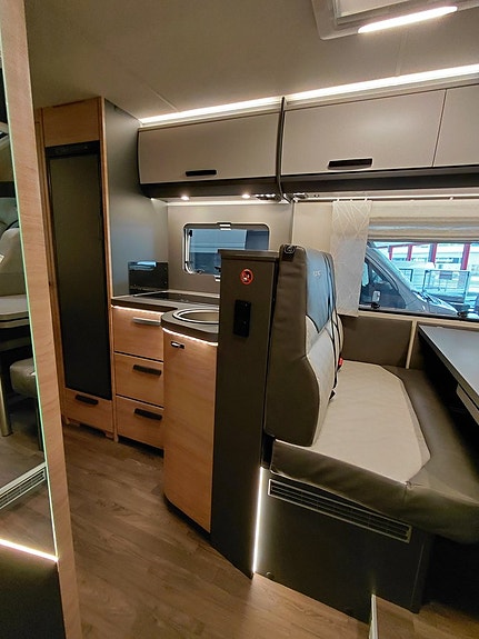 Knaus L!VE TI PLATINUM SELECTION 700 MEG 4 of 5