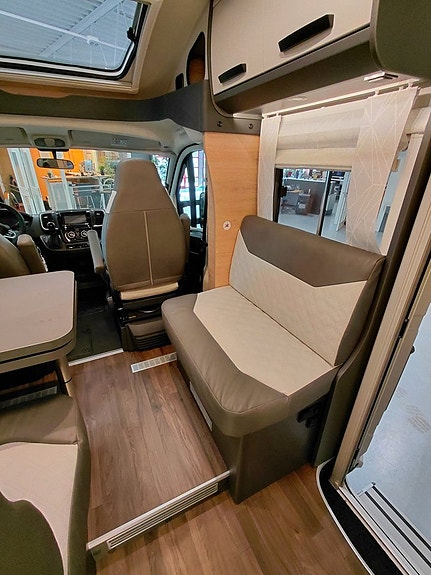 Knaus L!VE TI PLATINUM SELECTION 700 MEG 10 of 13