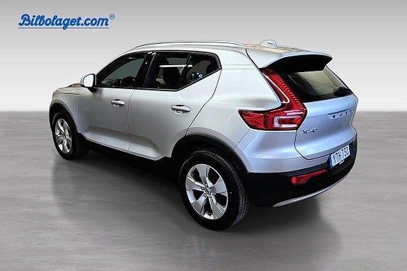 Volvo XC40 2 of 5