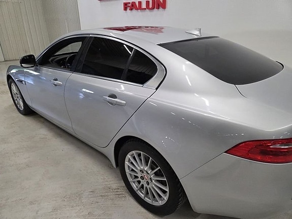 Jaguar XE 10 of 10