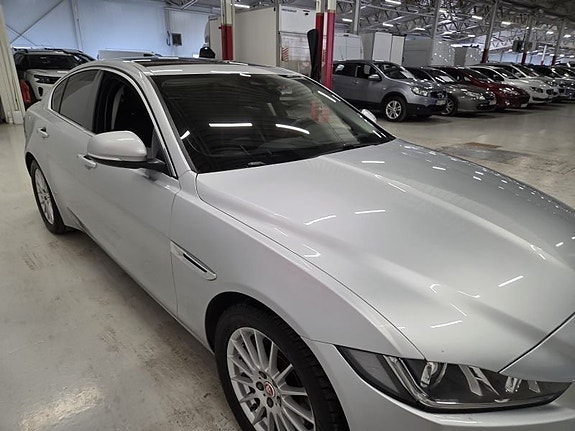 Jaguar XE 3 of 10