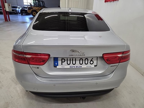 Jaguar XE 8 of 10