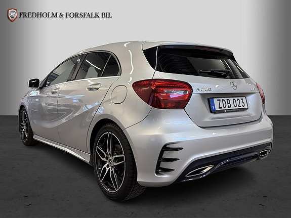 Mercedes-Benz A200 3 of 5