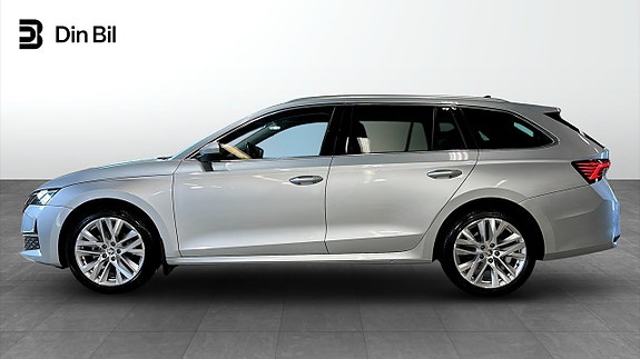 Skoda Octavia 2 of 5