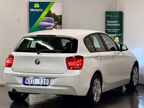 BMW 118d 4 of 5