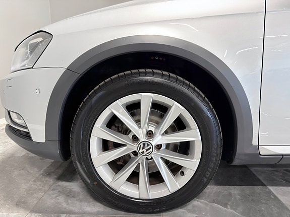 Volkswagen Passat Alltrack 12 of 28