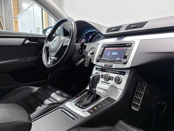 Volkswagen Passat Alltrack 23 of 28