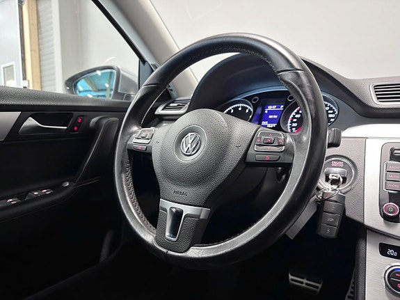 Volkswagen Passat Alltrack 22 of 28