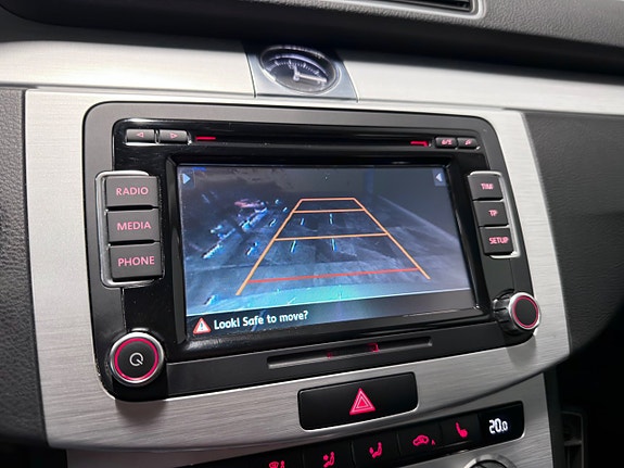 Volkswagen Passat Alltrack 19 of 28