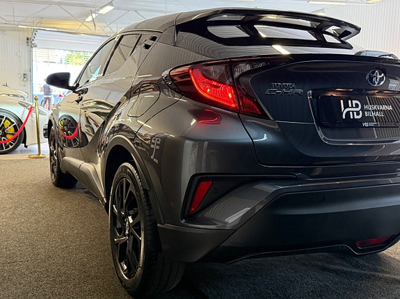Toyota C-HR 13 of 28