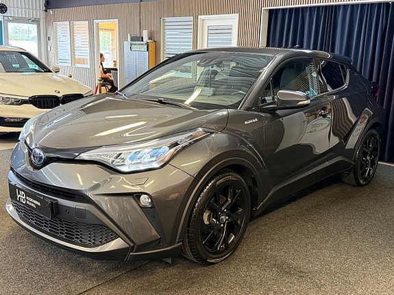 Toyota C-HR 3 of 28