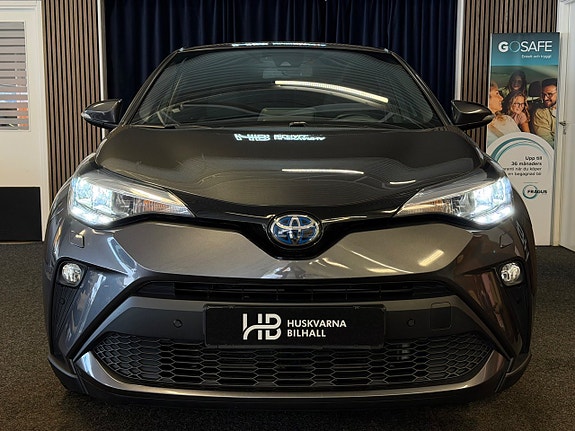 Toyota C-HR 2 of 28