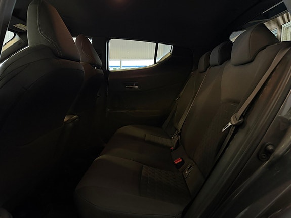 Toyota C-HR 14 of 28