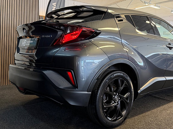 Toyota C-HR 7 of 28
