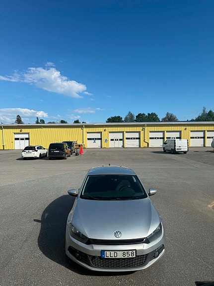Volkswagen Scirocco 2 of 8