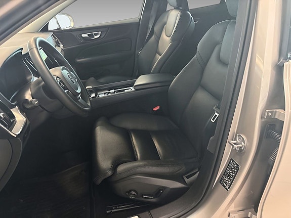Volvo V60 Cross Country 8 of 16