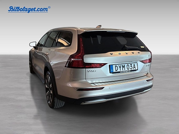 Volvo V60 Cross Country 7 of 16