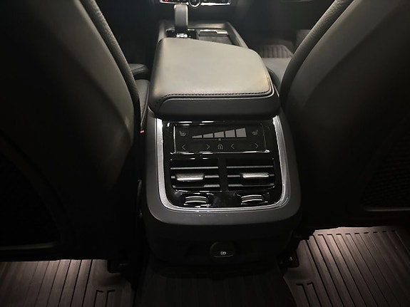 Volvo V60 Cross Country 13 of 16