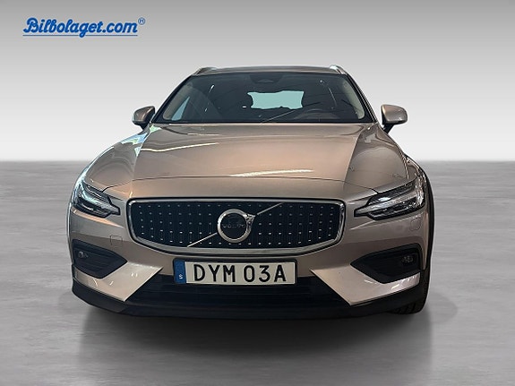 Volvo V60 Cross Country 3 of 16