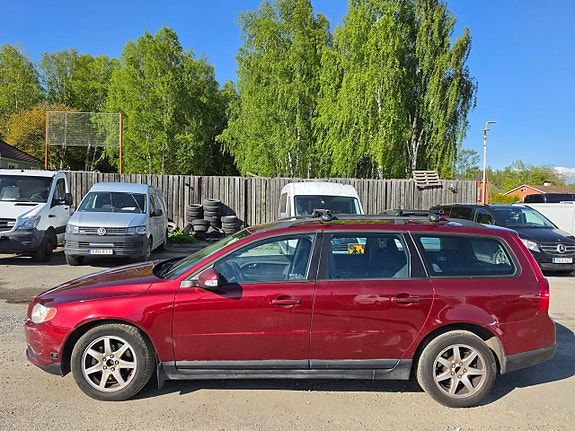Volvo V70 3 of 5