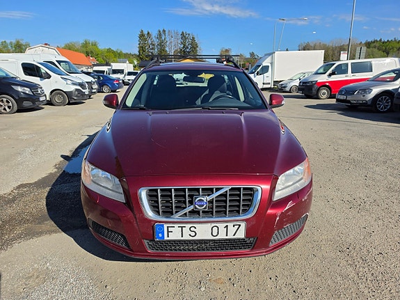Volvo V70 2 of 5