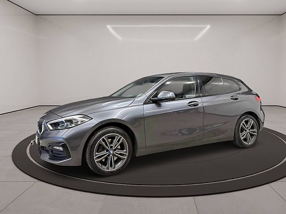 BMW 118i 4 of 5
