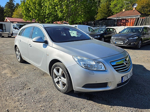 Opel Insignia 2 of 5