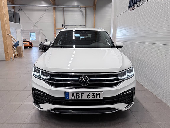 Volkswagen Tiguan Allspace 2 of 5
