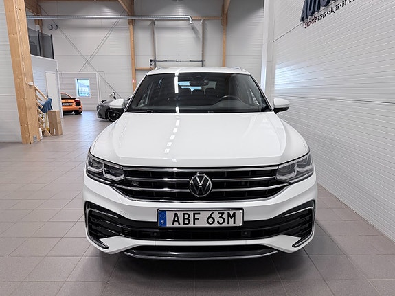 Volkswagen Tiguan Allspace 4 of 5